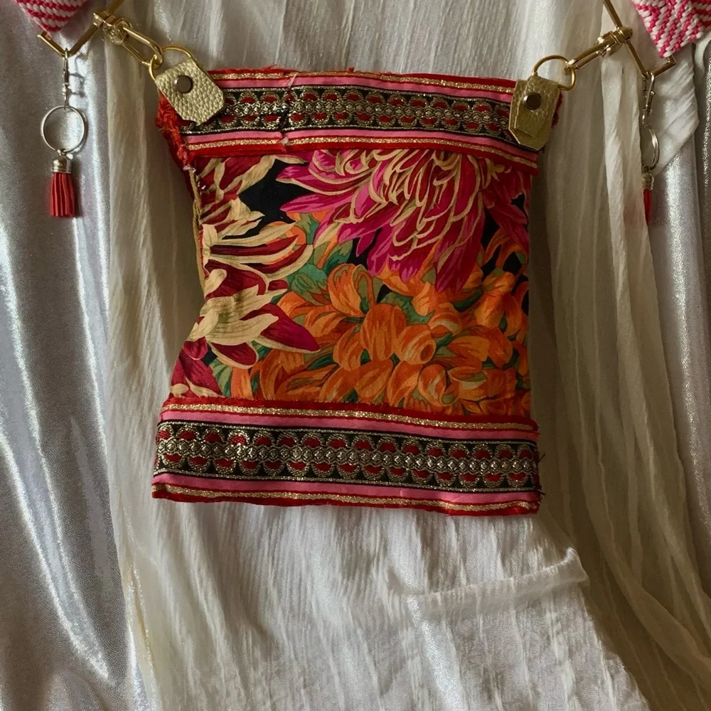 Embroidered Gold and Pink Crossbody Bag. Upcycled - Picture 5 of 8